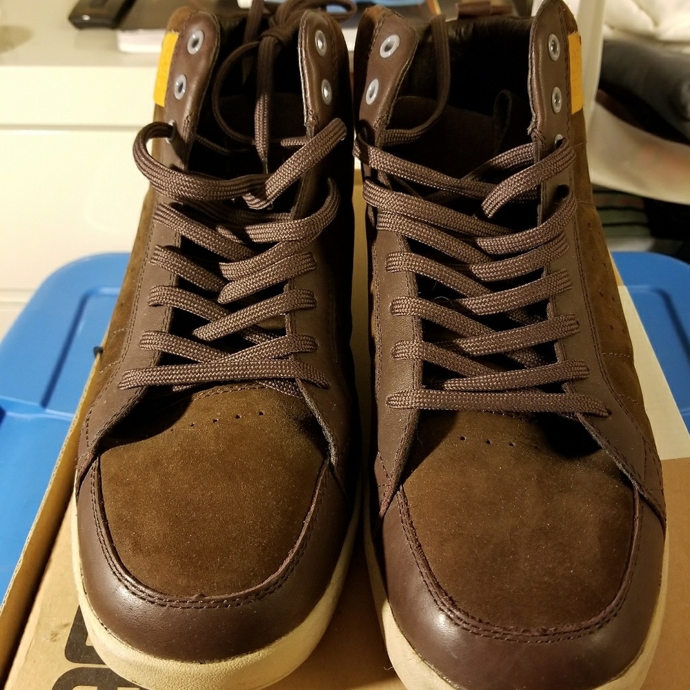 Used Clae Sneakers in chocalate